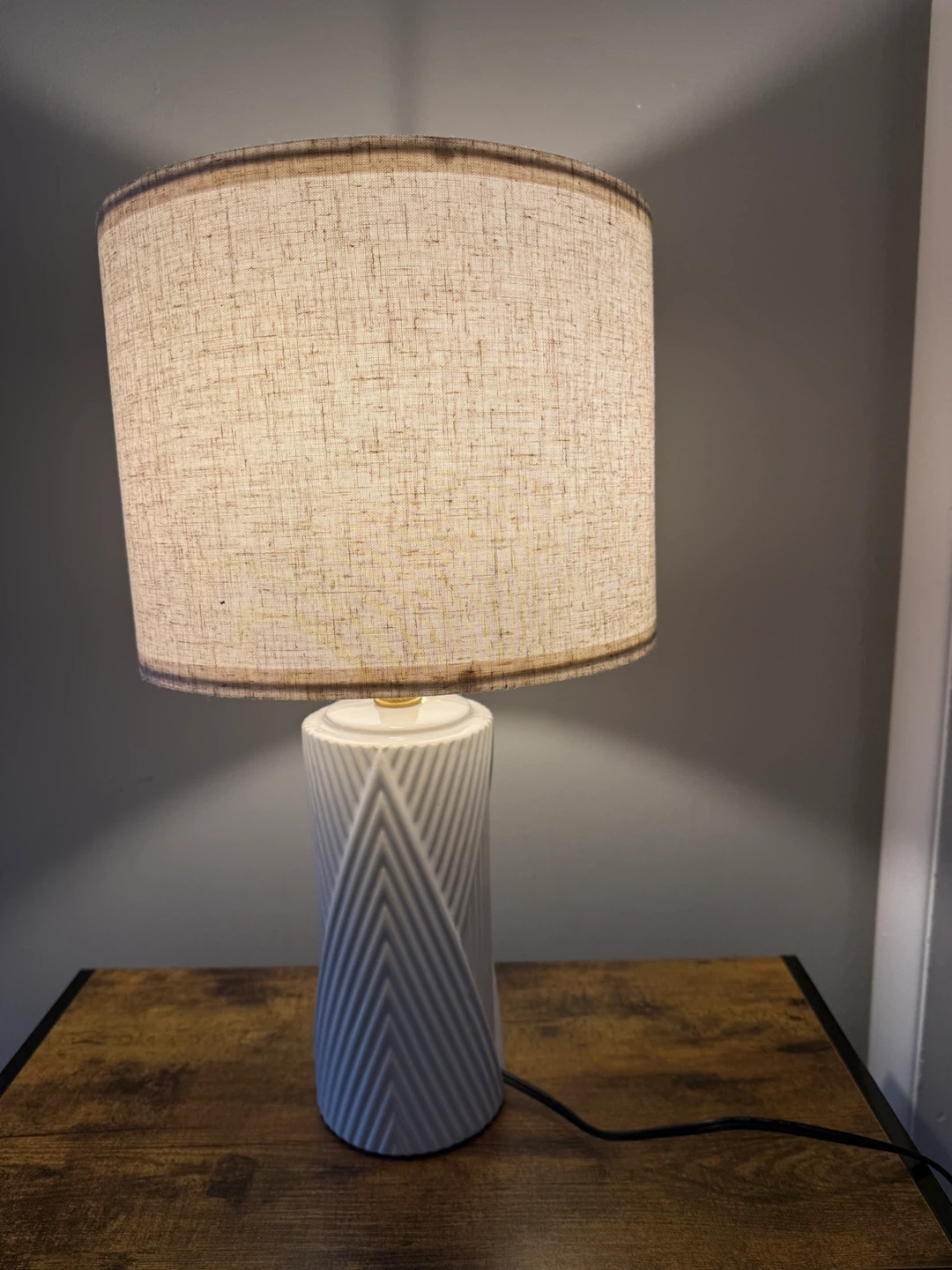 White Ceramic Table Lamp with Textured Shade - photo 2