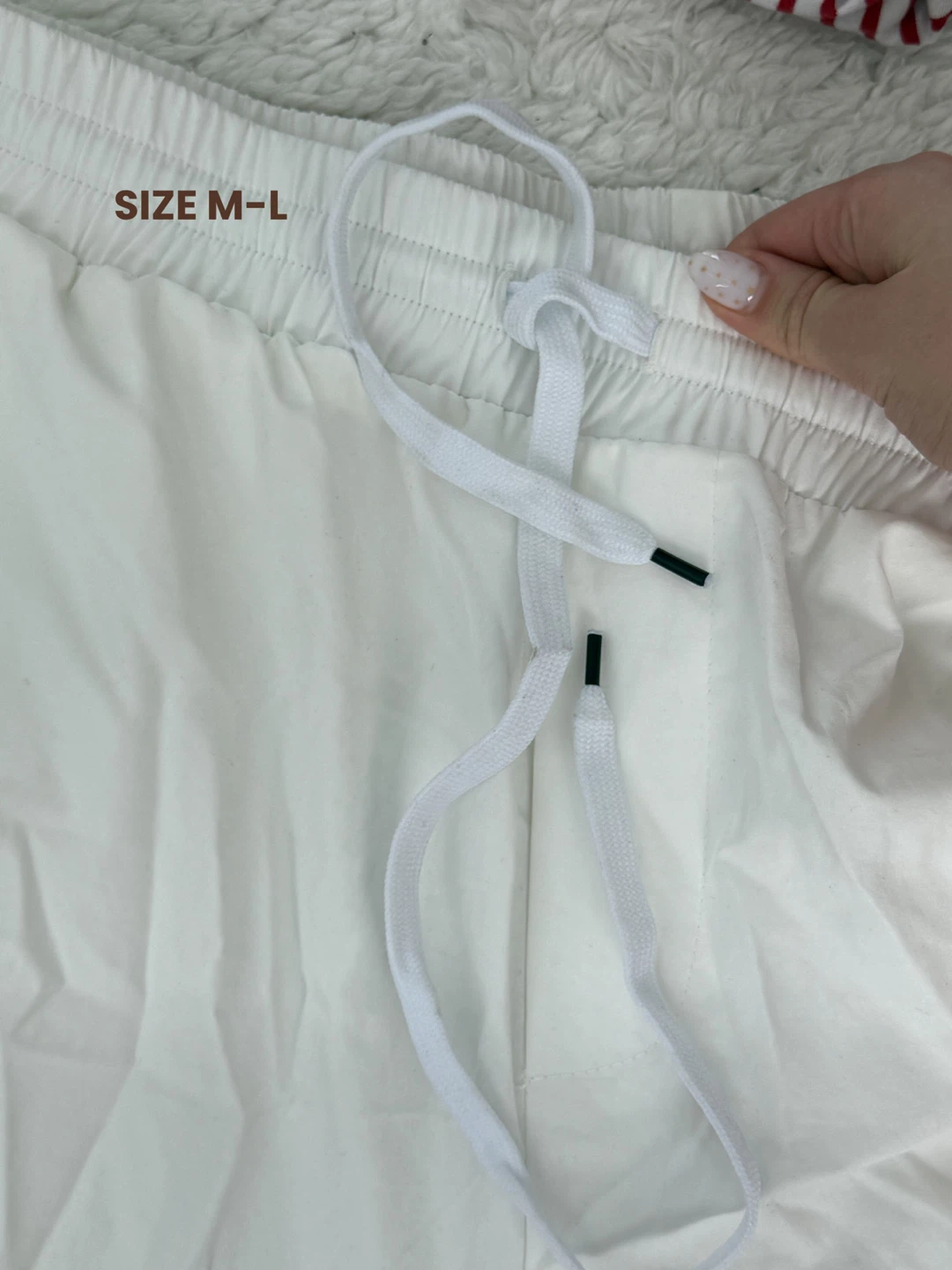 Striped T-shirt and White Pants Set - photo 3