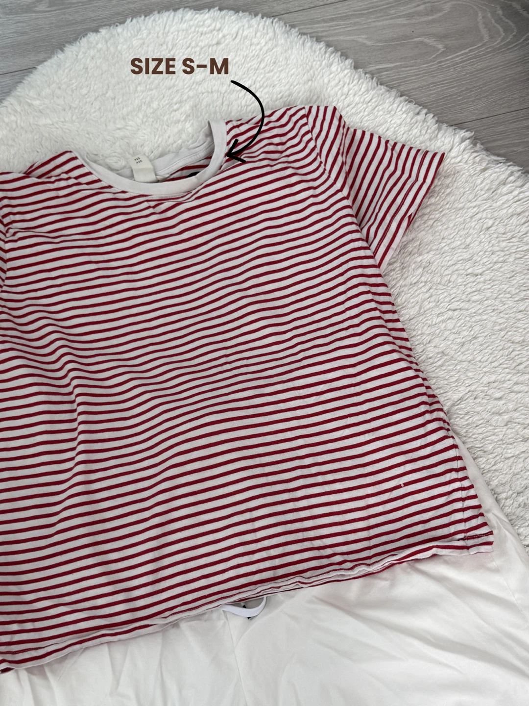 Striped T-shirt and White Pants Set - photo 2
