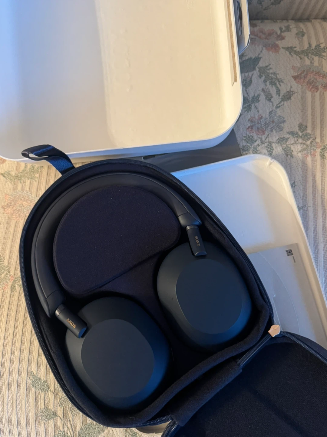 Sony XM 5 Noise Cancelling Headphones - photo 3