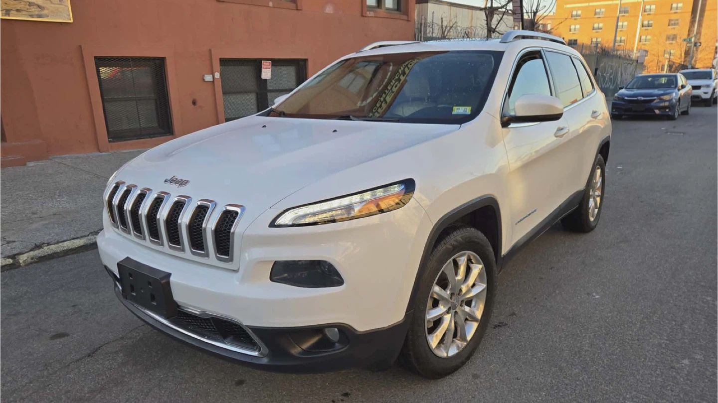 White Jeep Cherokee - photo 2