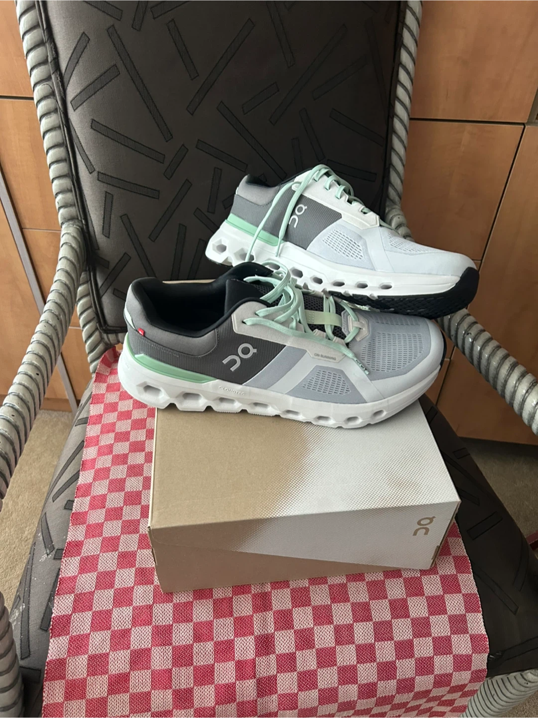 Running shoes - photo 2