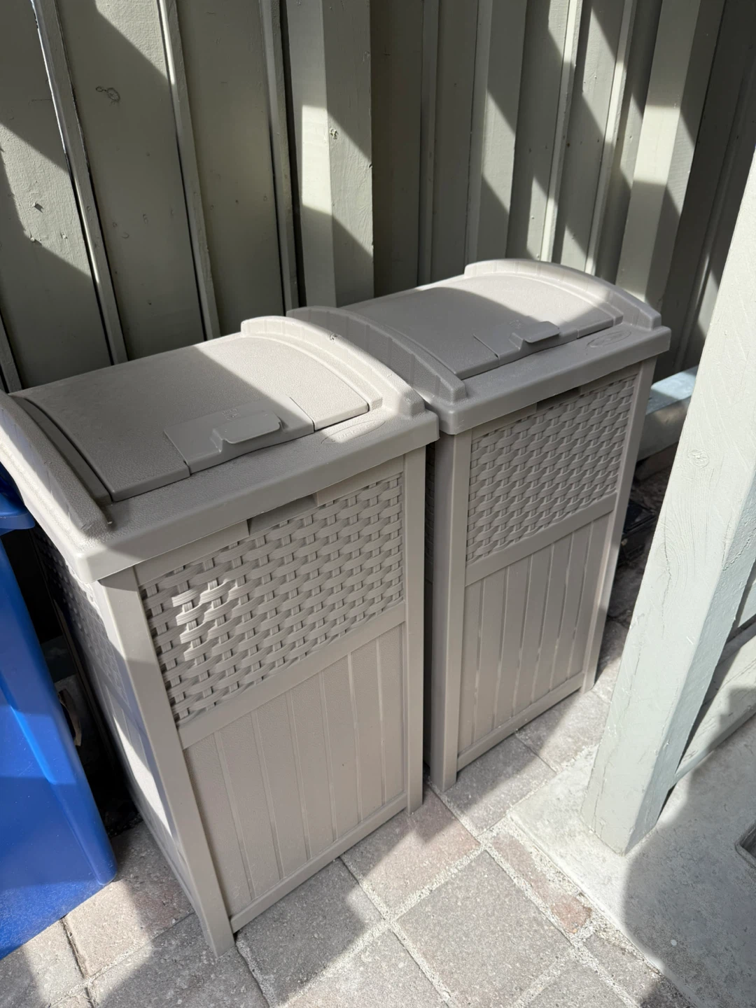 Plastic garbage Bins with Lids
