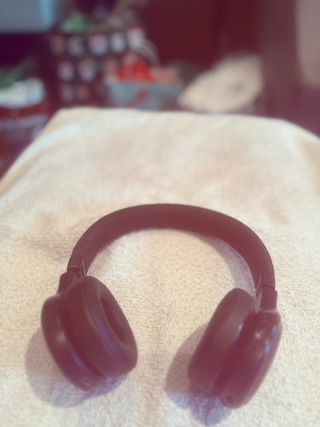 Black Over-Ear Headphones JBL Live 460 NC. Noise cancelling.