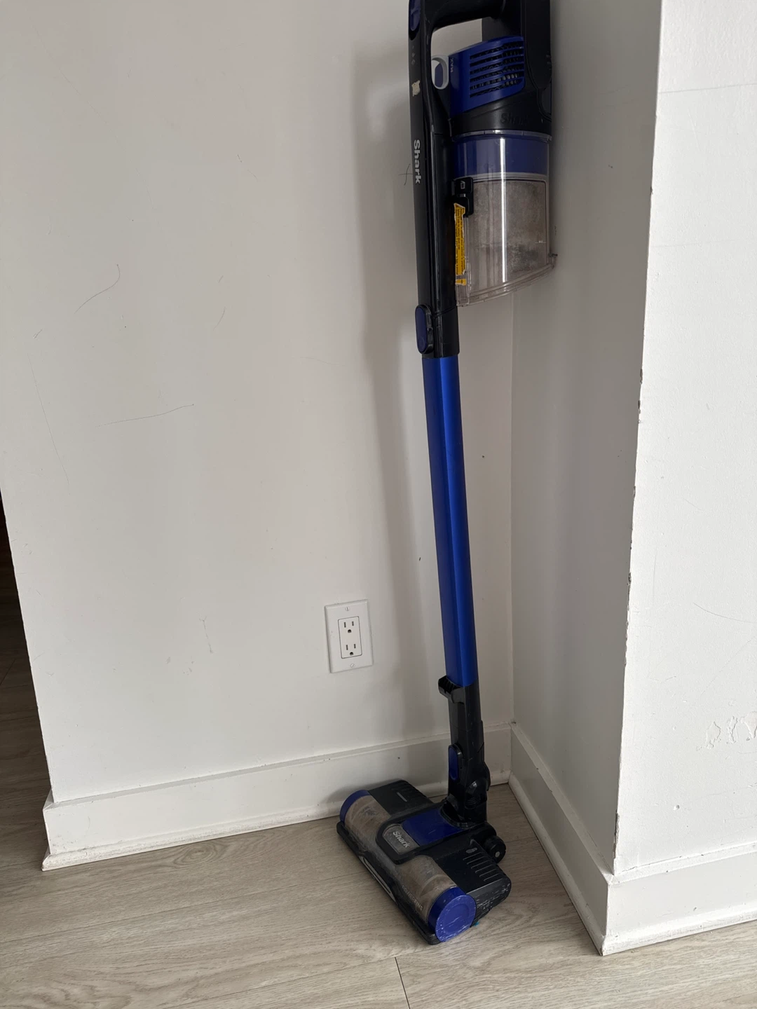 Shark Cordless Stick Vacuum Cleaner - Blue