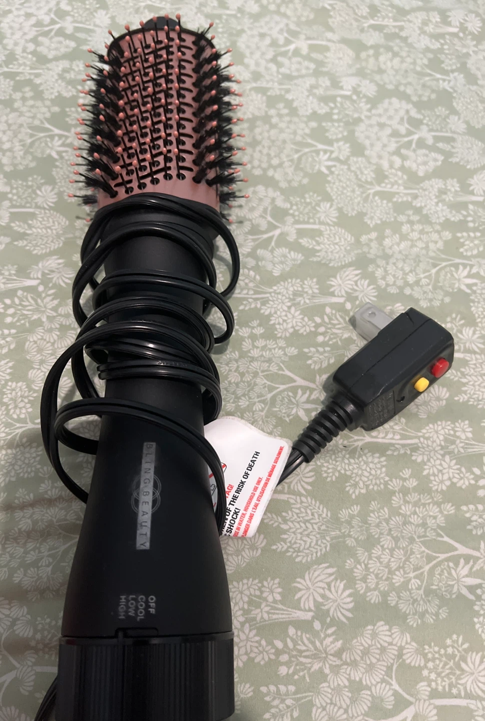 Sling Beauty blowout brush, a hot air styling brush
