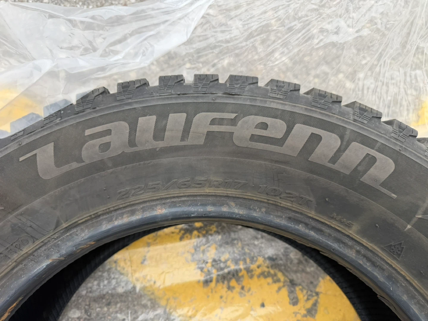CRV - Laufenn 225/65R17 102T Winter Tires (Set of 4)