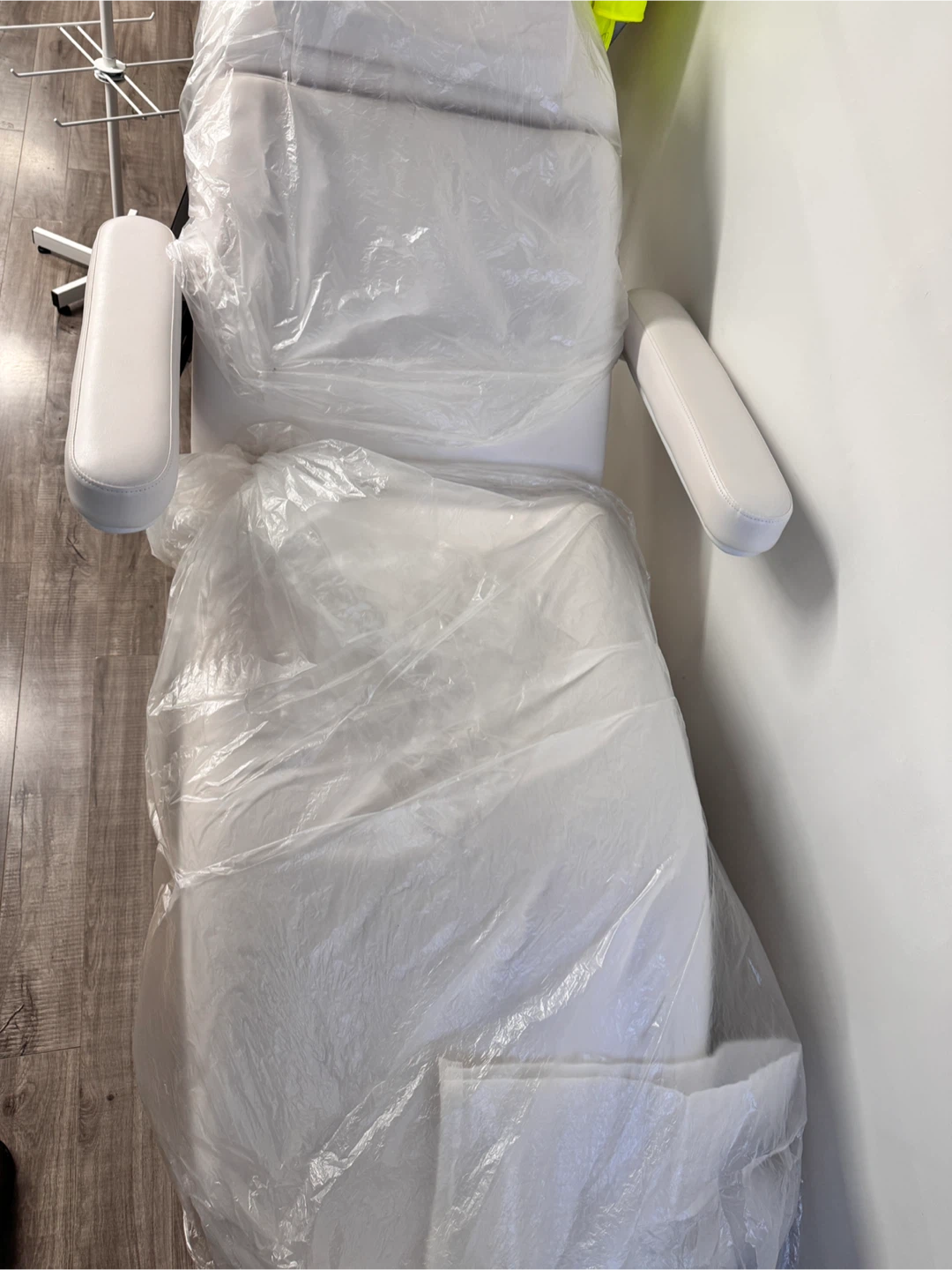 White Spa Bed / Facial Chair - photo 3