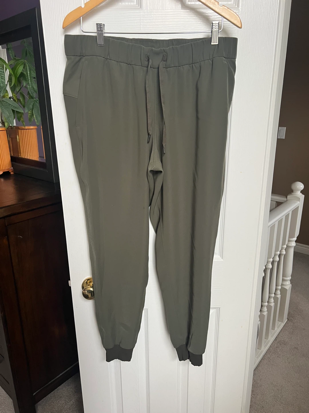Lululemon Jogger Pants - Size 12 - Olive Green