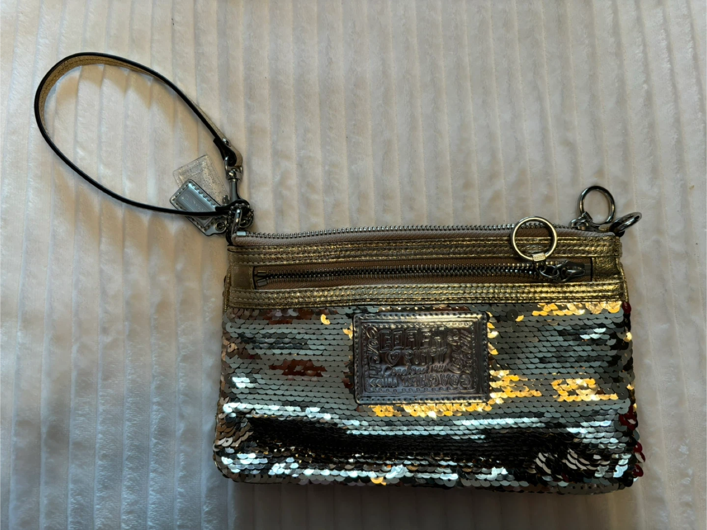 Coach Poppy Gold Sequin Wristlet Clutch - photo 2