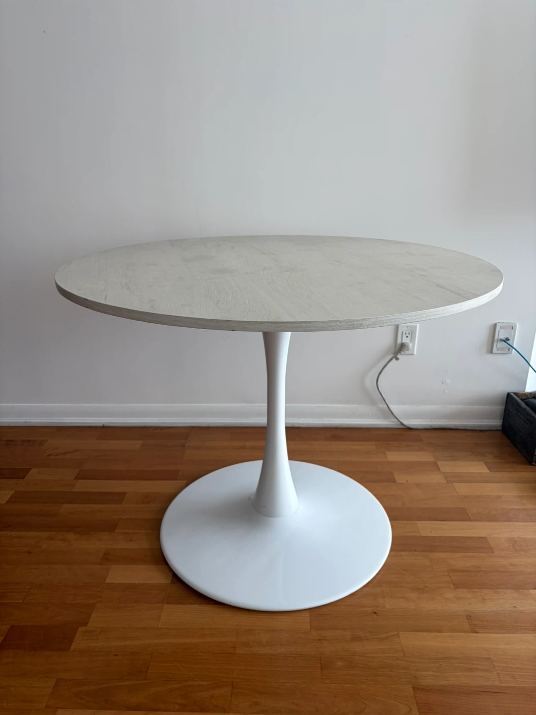 Round Pedestal Dining Table