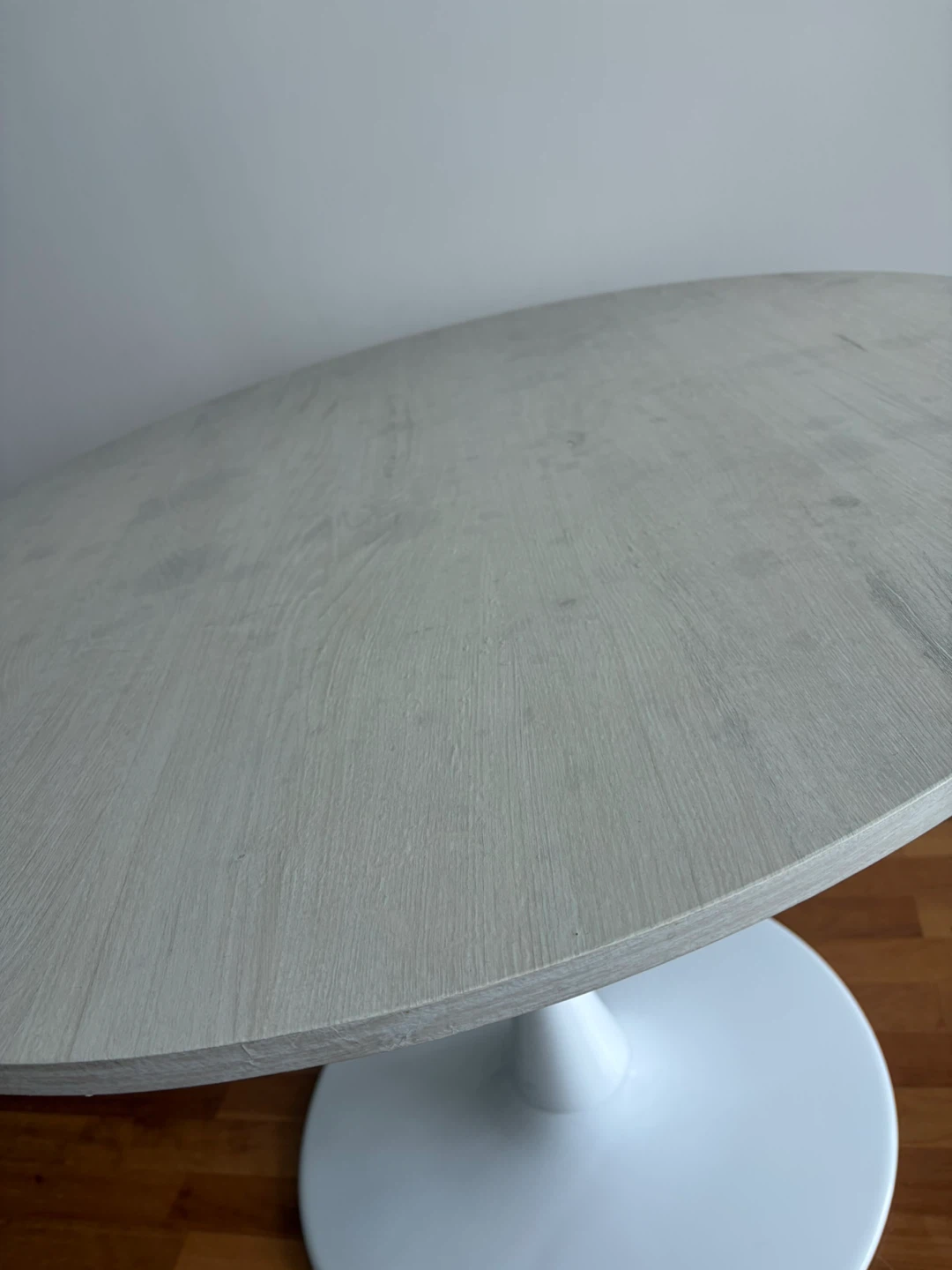 Round Pedestal Dining Table - photo 2