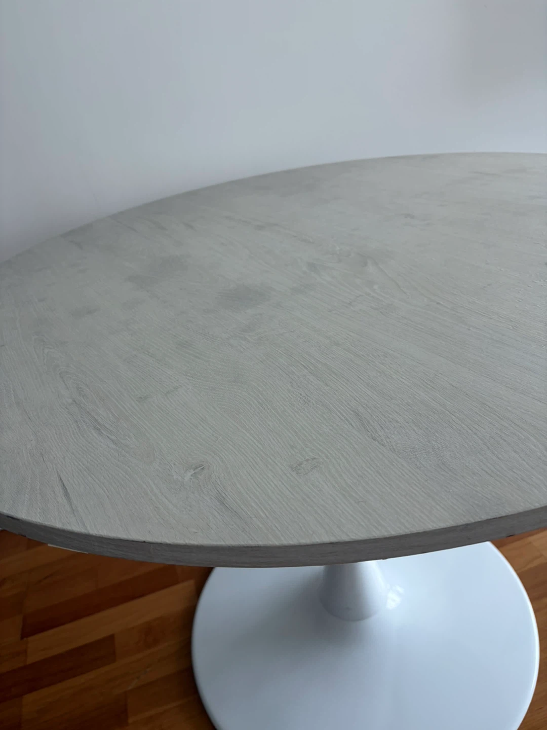 Round Pedestal Dining Table - photo 3