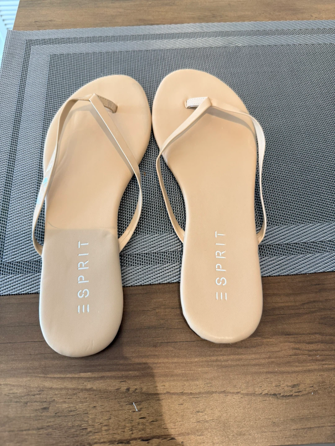 Esprit Women's Flip Flops - Size 8.5M - Beige