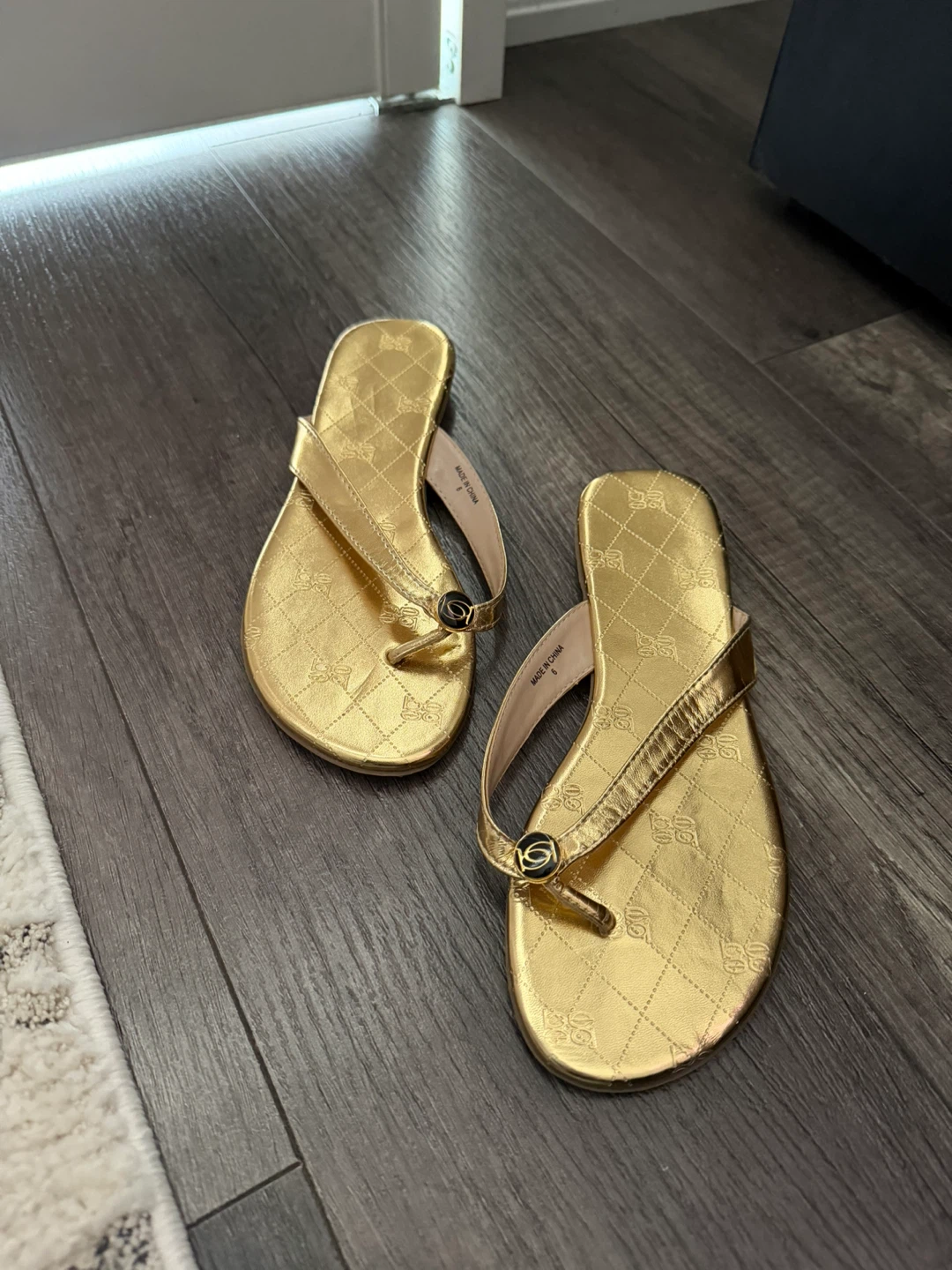 Gold flip-flops