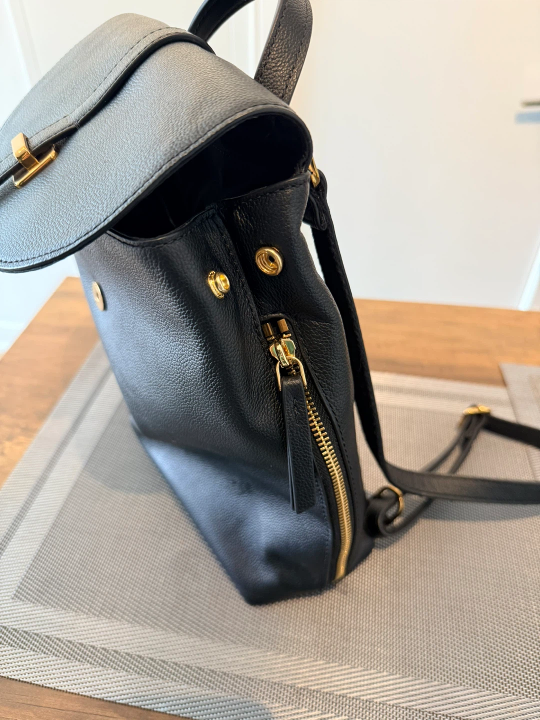 Fossil Black Leather Backpack - photo 2