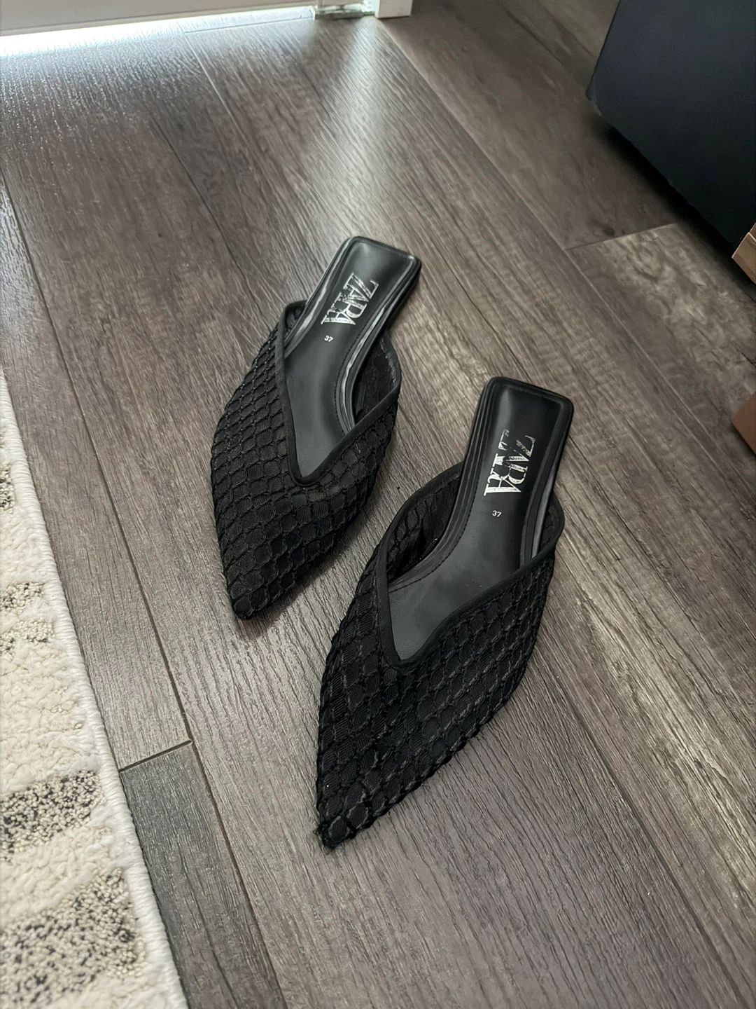 Mesh Pointed Toe Mules