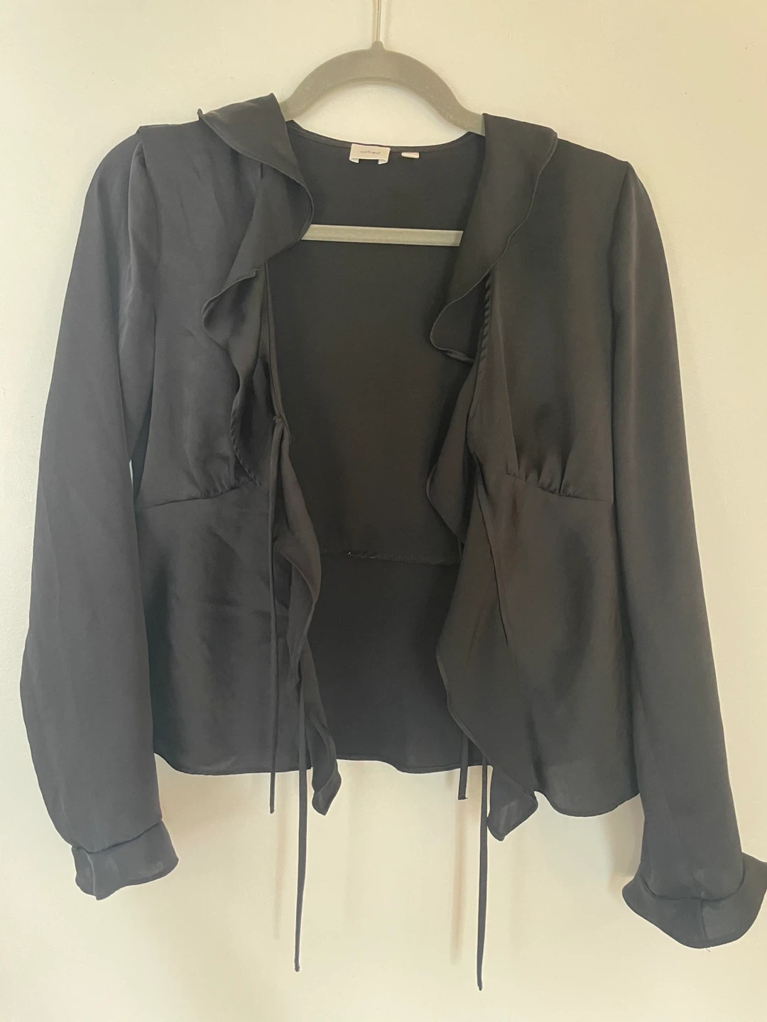 Aritzia Wilfred Black Ruffle Tie Blouse🥕