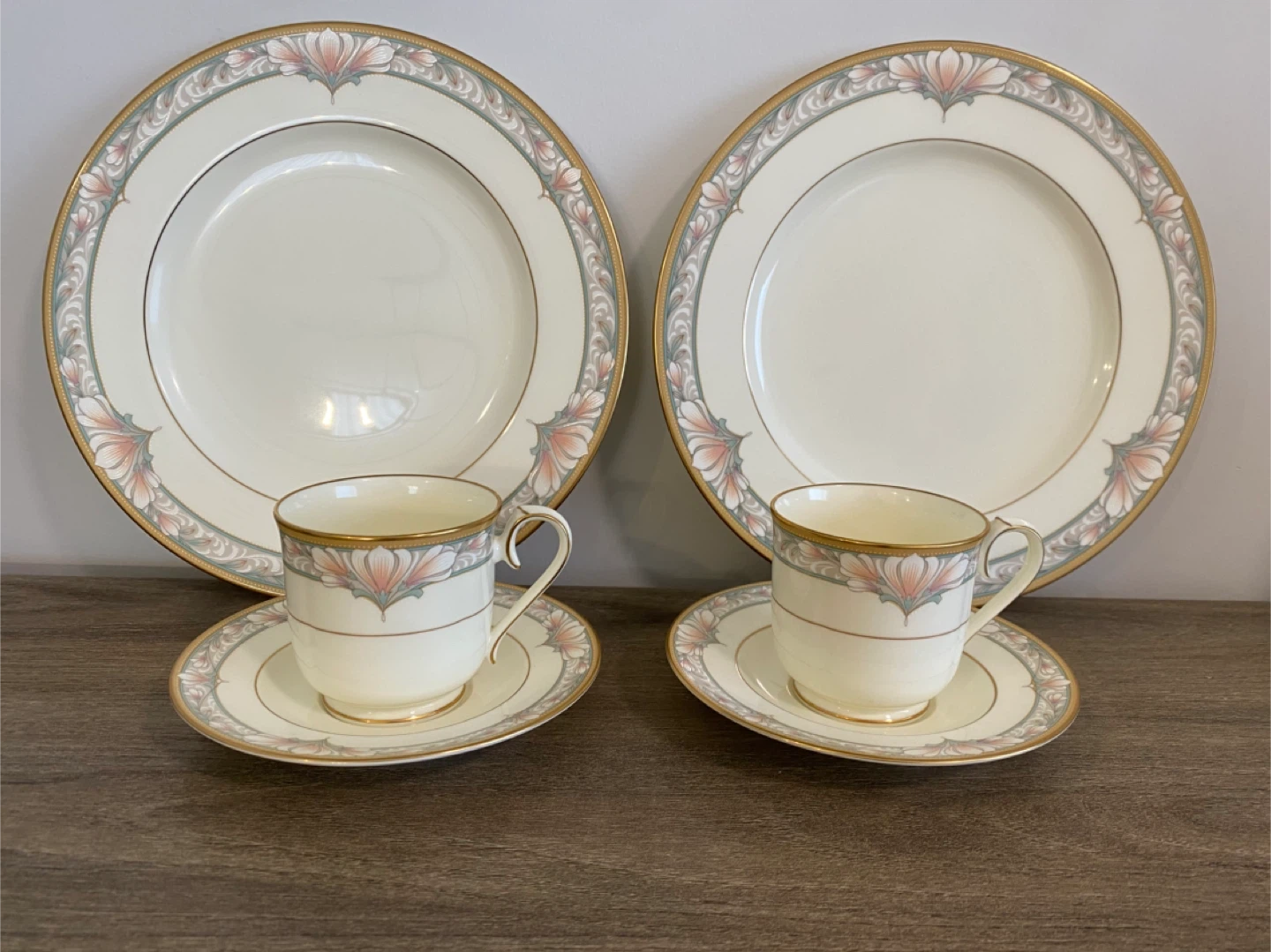 20 piece Noritake Barrymore Bone China Dinnerware Set
