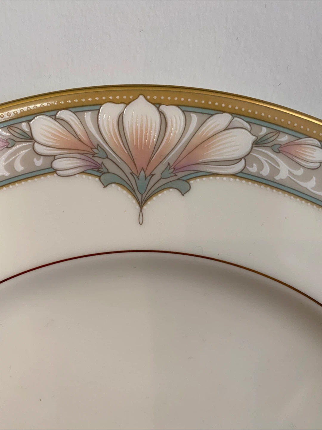 20 piece Noritake Barrymore Bone China Dinnerware Set - photo 3
