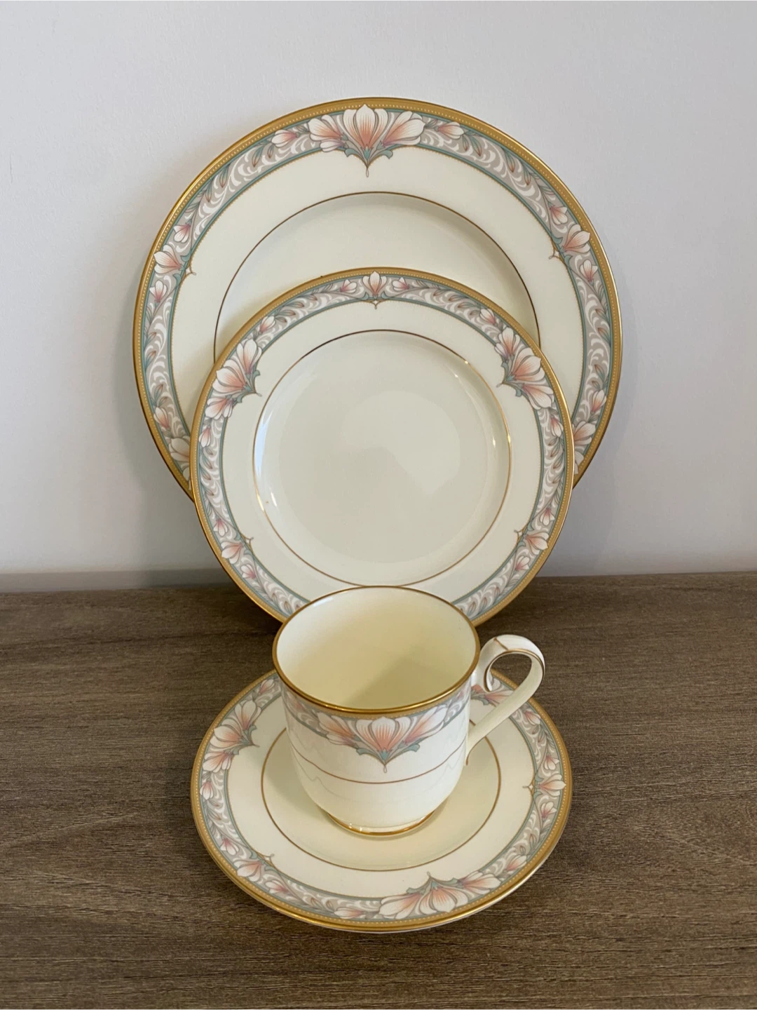 20 piece Noritake Barrymore Bone China Dinnerware Set - photo 2
