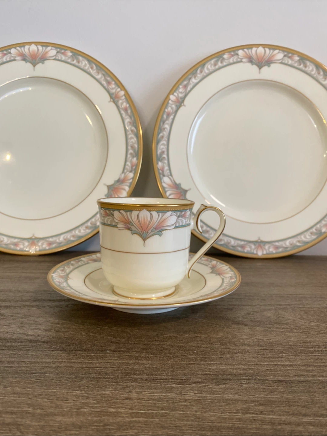 20 piece Noritake Barrymore Bone China Dinnerware Set - photo 4