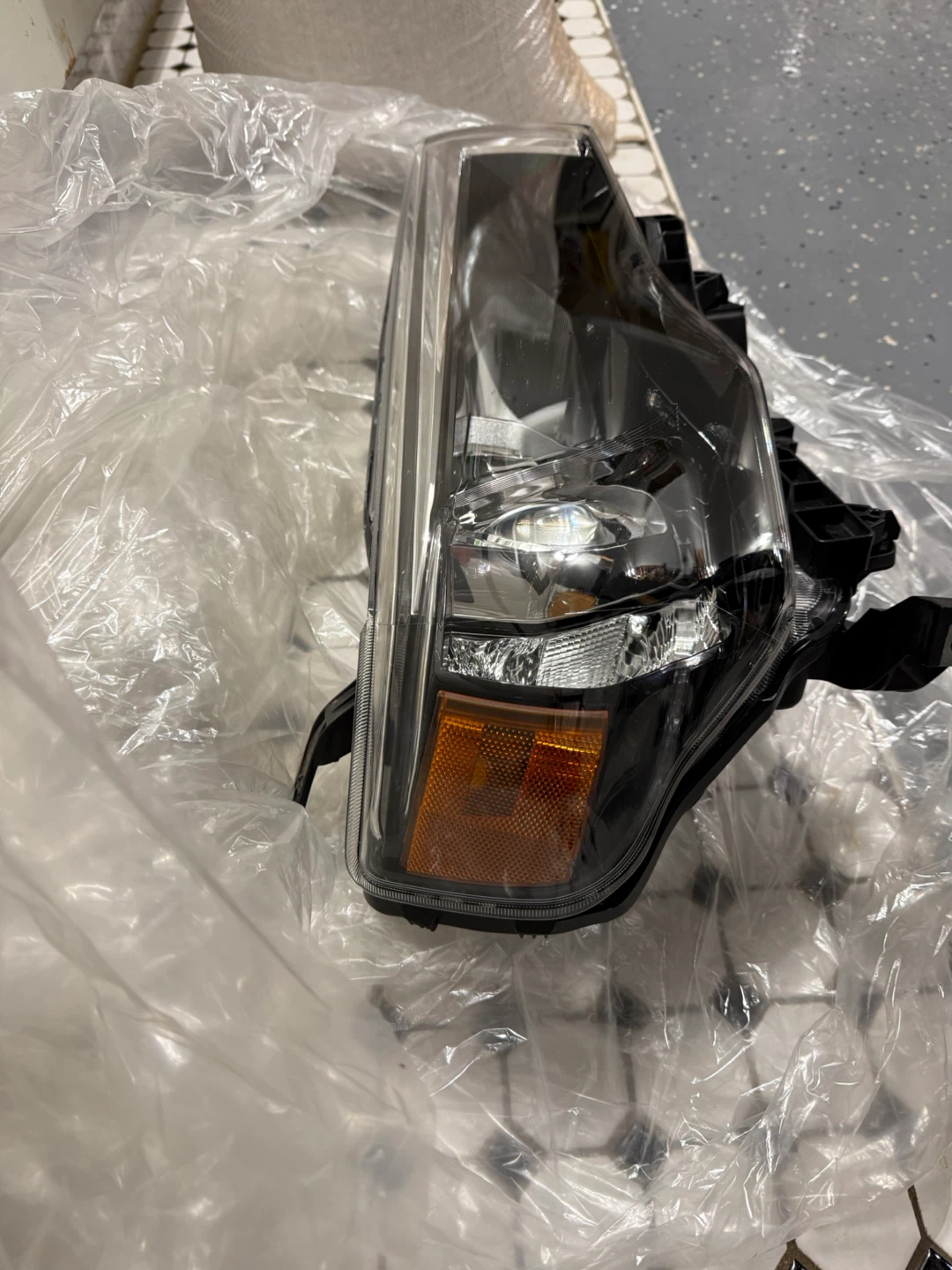 Toyota Headlight Assembly - photo 3