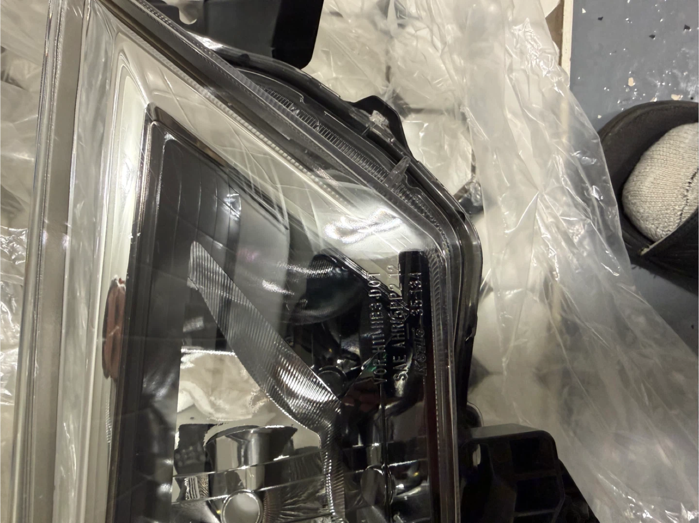 Toyota Headlight Assembly - photo 2