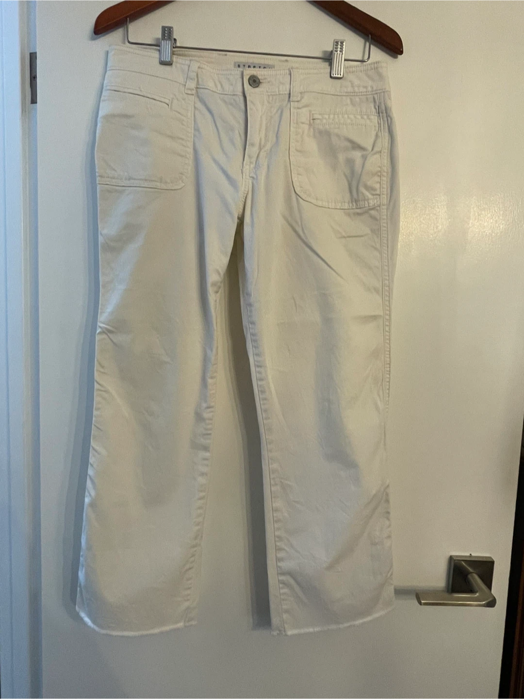 Gap White Cropped Pants