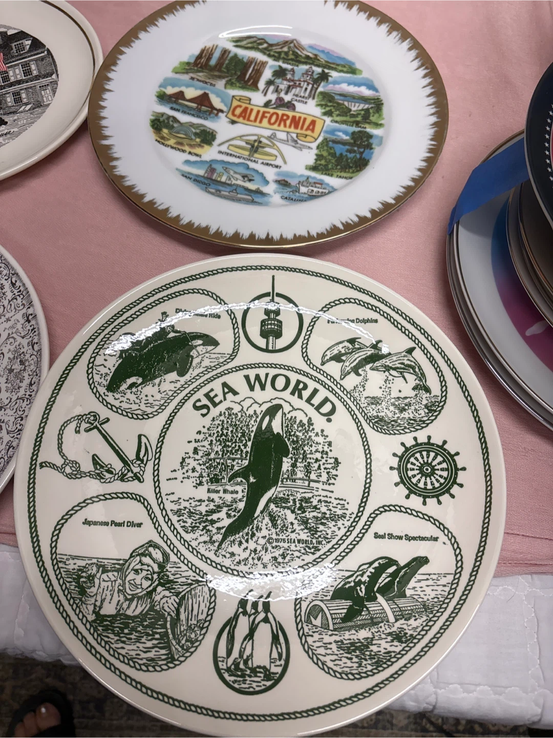 Set of Decorative Souvenir Plates - photo 2