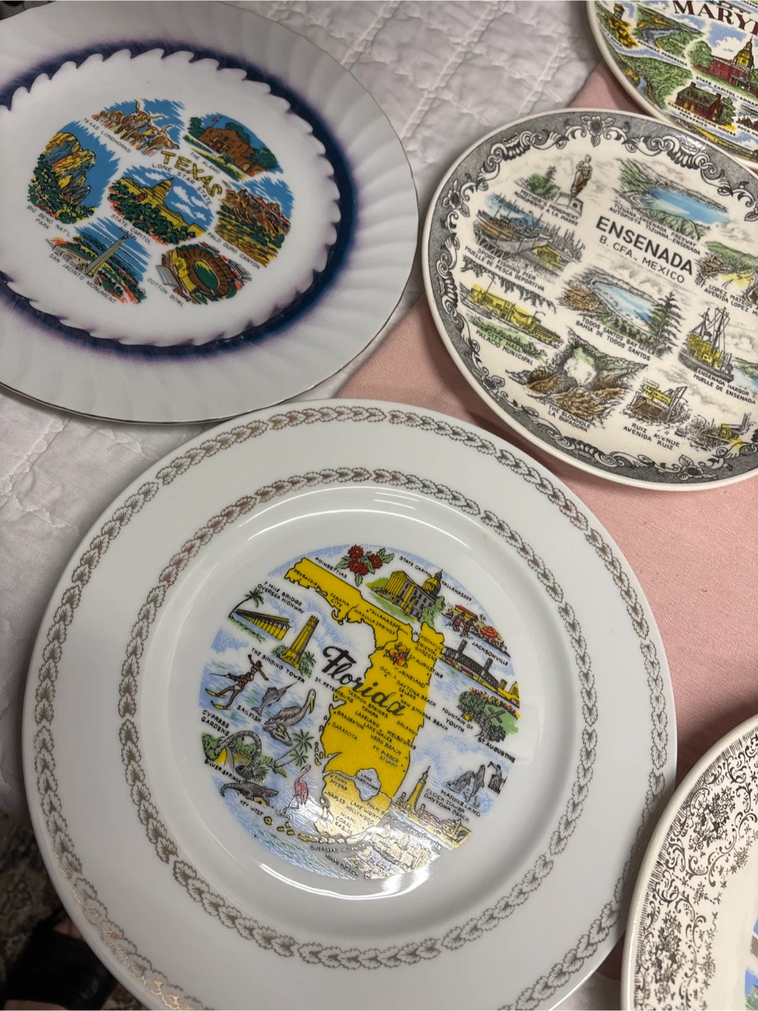 Set of Decorative Souvenir Plates - photo 4