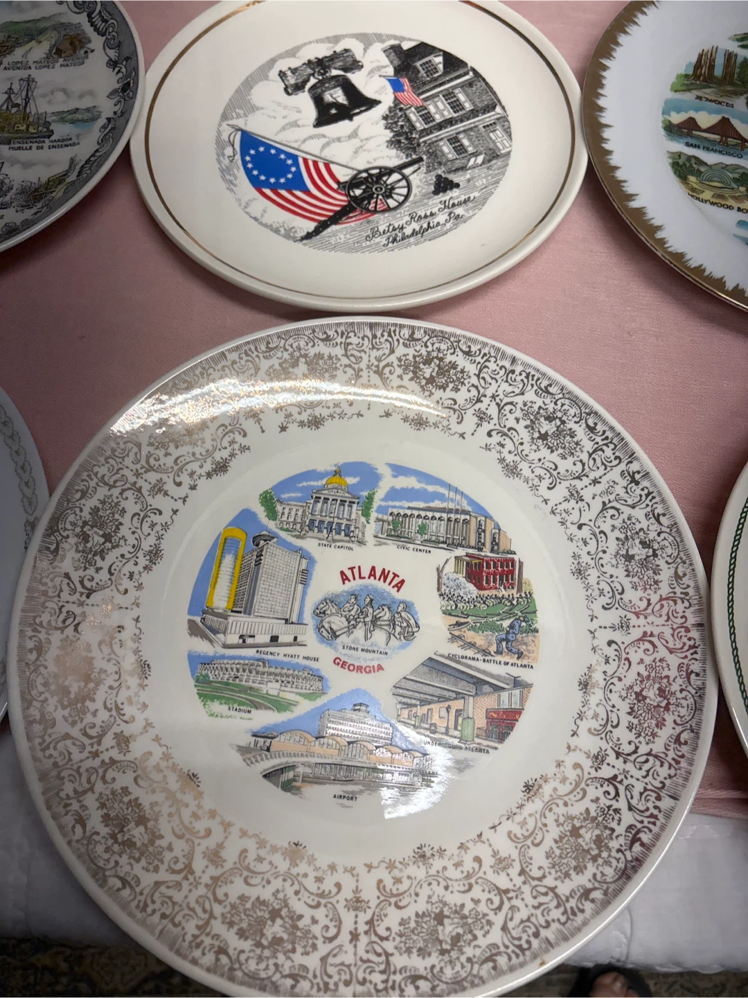 Set of Decorative Souvenir Plates - photo 3