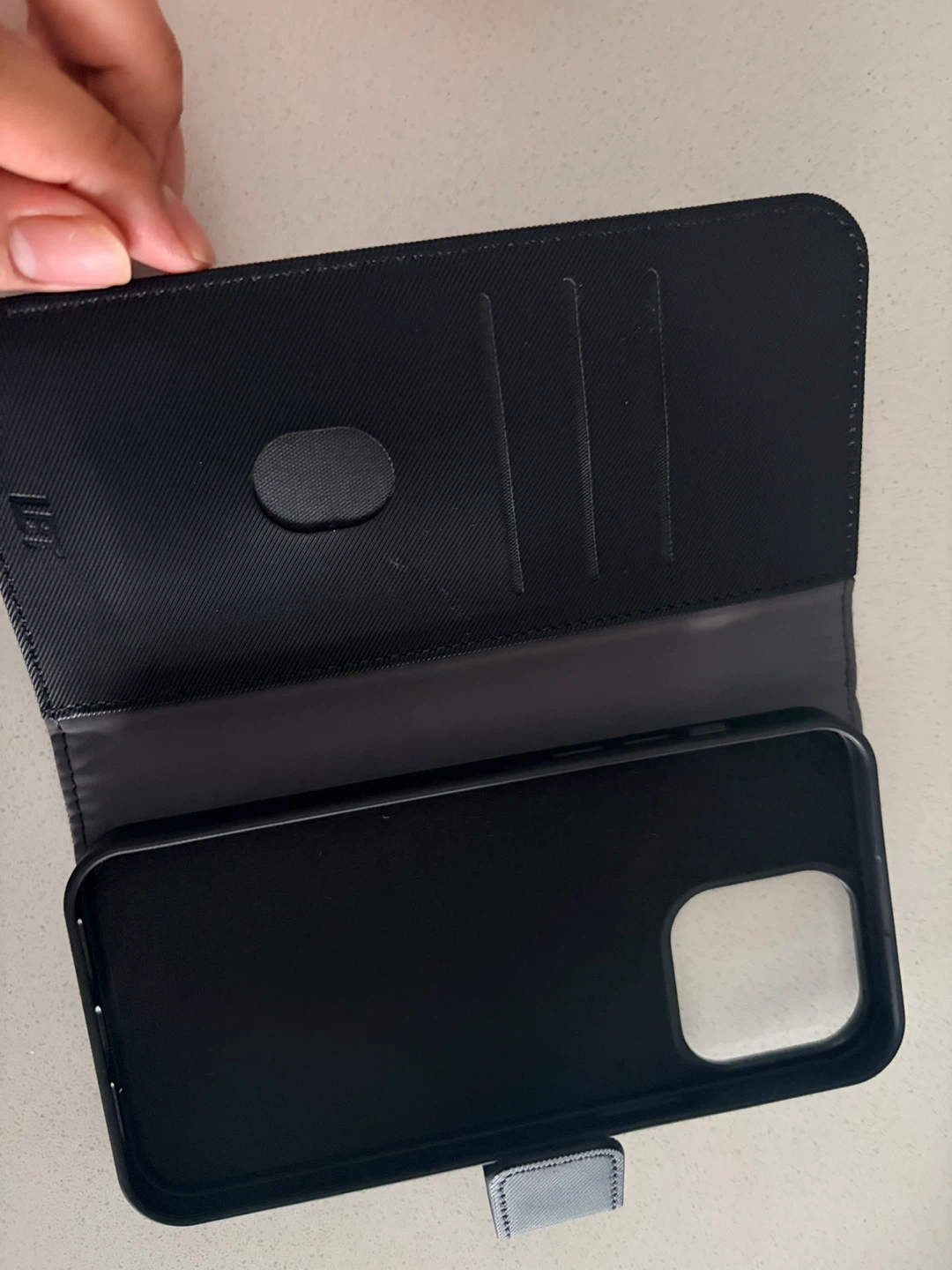 Black Folio Phone Case 🥕