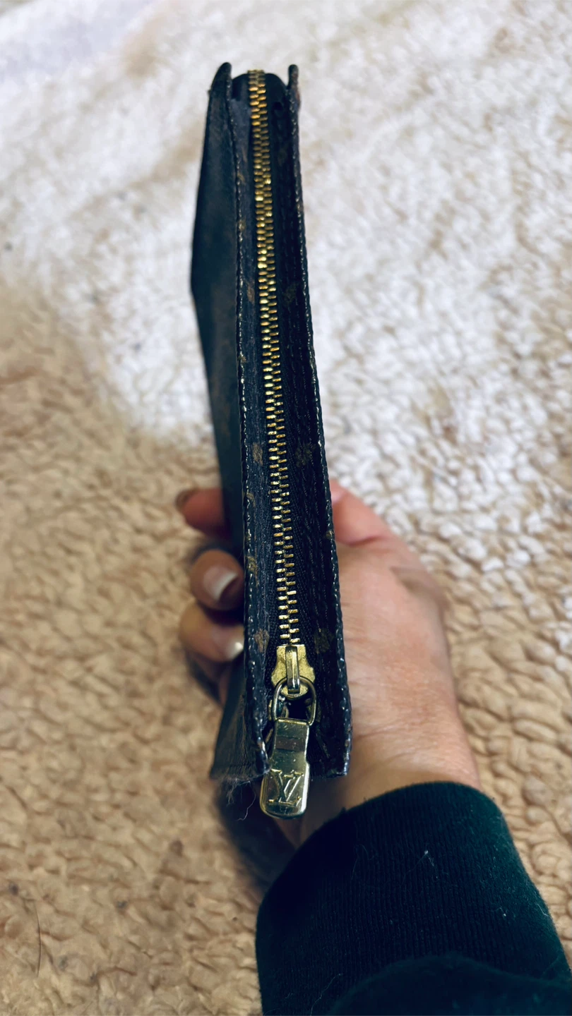 Authentic Louis Vuitton Monogram Canvas Pouch - photo 4
