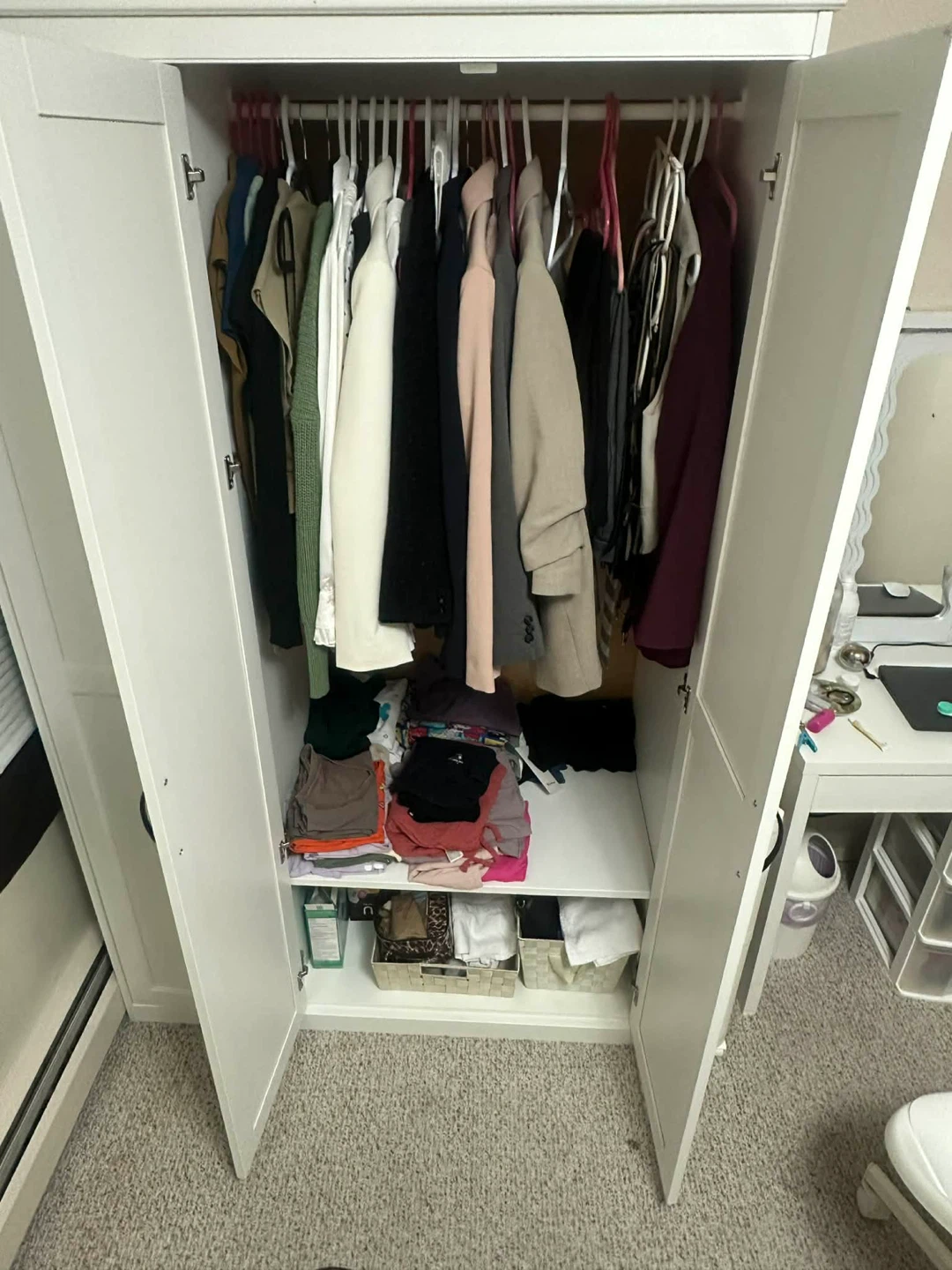 White 3-Door Wardrobe with Mirrored Center Panel - photo 4