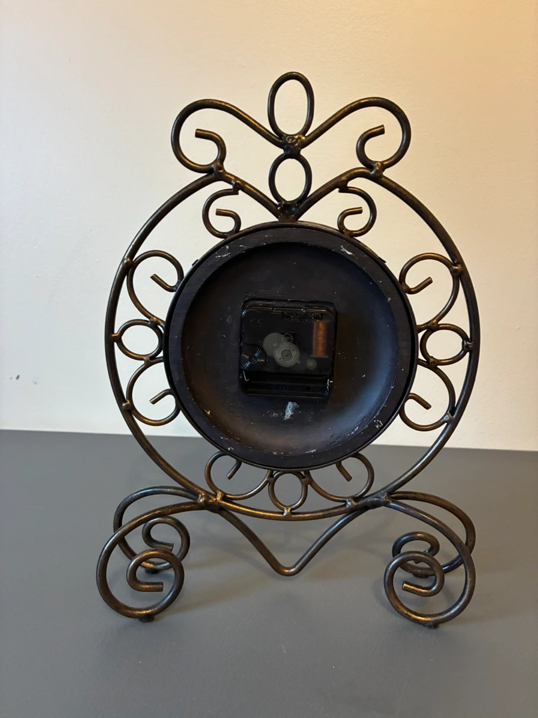 Ornate Metal Tabletop Clock not working - photo 3