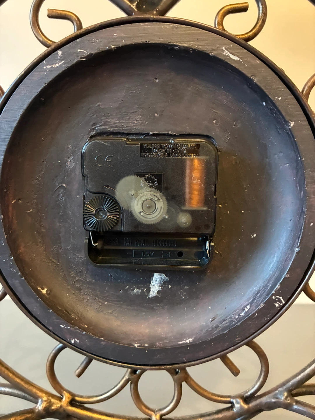 Ornate Metal Tabletop Clock not working - photo 4