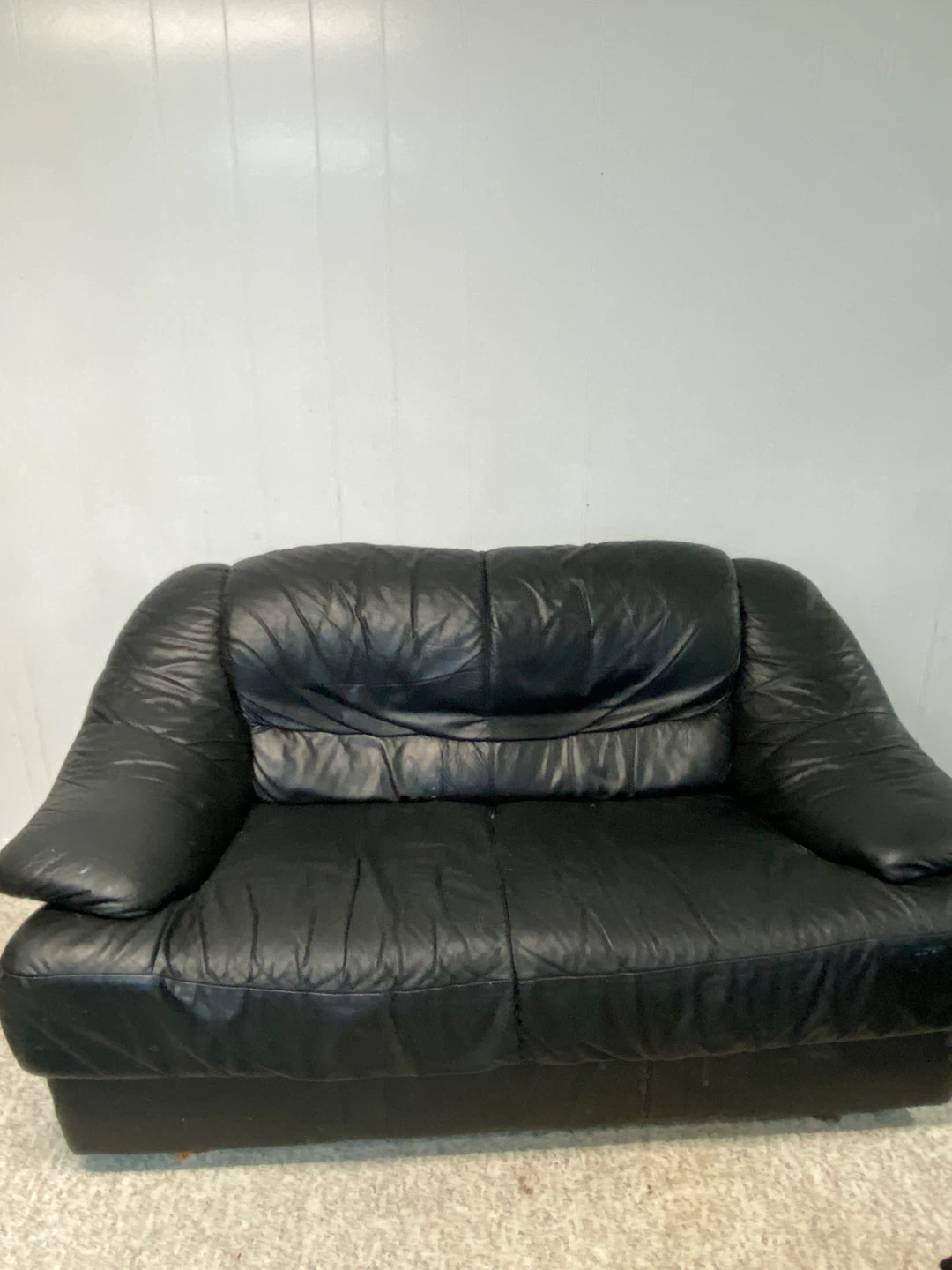 Black Leather Loveseat🥕
