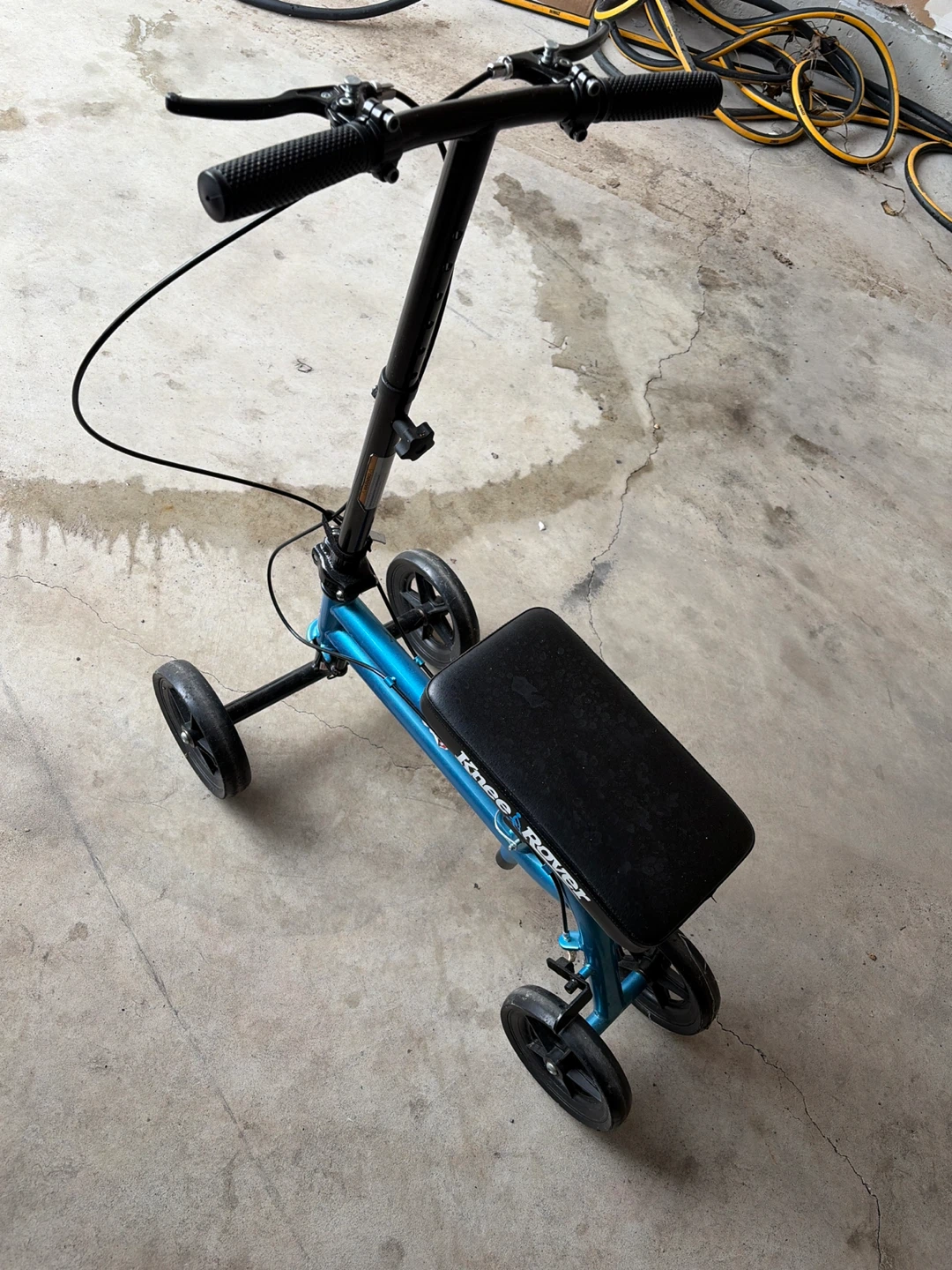 KneeRover Steerable Knee Scooter Walker