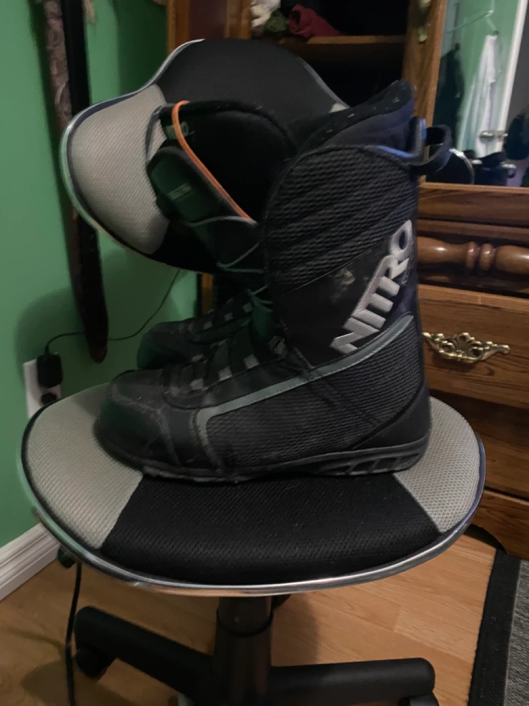 Yes Snowboard and Bindings + Nitro Snowboard Boots - photo 4