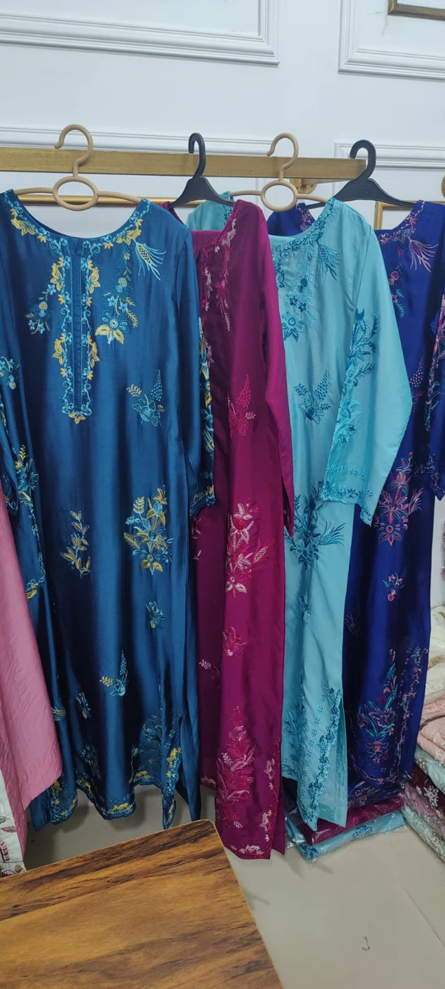 Embroidered Silk Kurti - Various Colours - photo 3