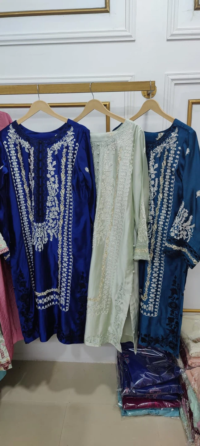 Embroidered Silk Kurti - Various Colours - photo 2