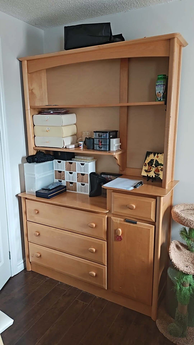 Solid Wood Dresser with Hutch