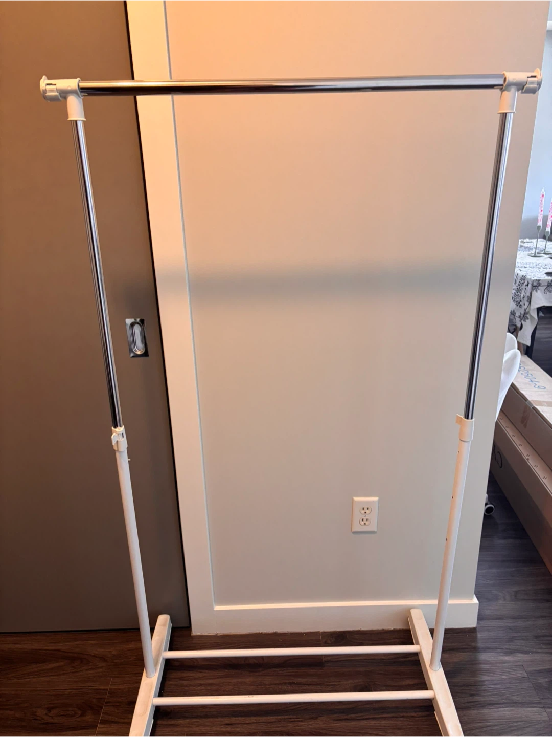 Adjustable clothing rack - photo 2