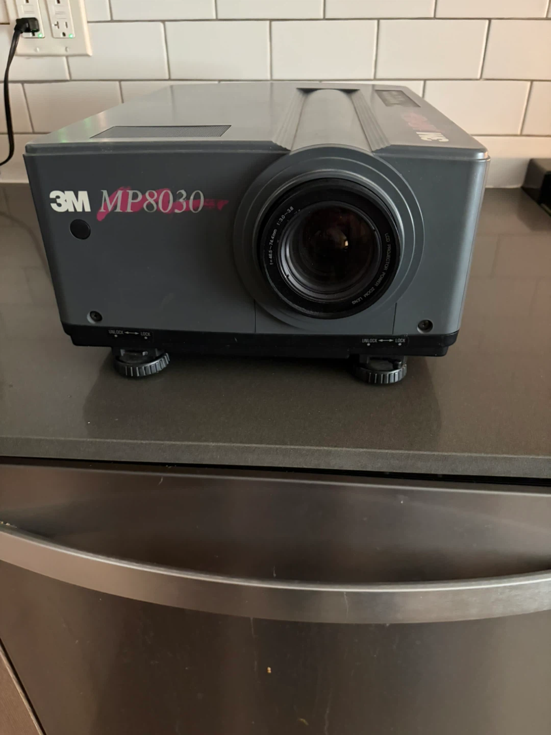 3M MP8030 3LCD Projector - photo 2