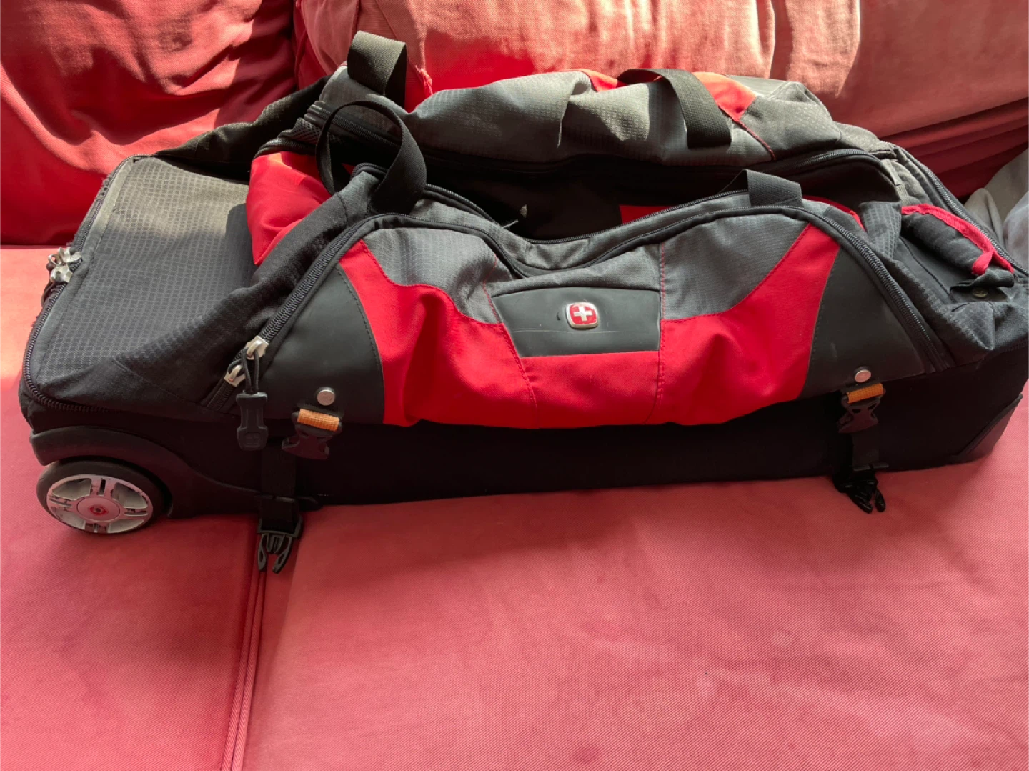 Swiss Gear Travel Duffel Bag Red/Gray Rolling Luggage