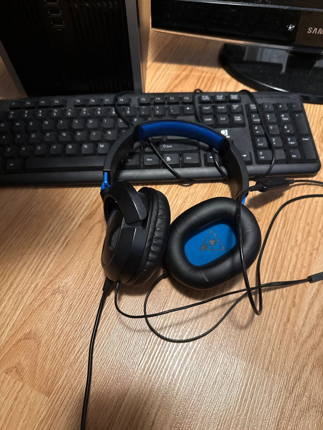 P Desktop Computer Set – Monitor, Keyboard & Headset Included - photo 2