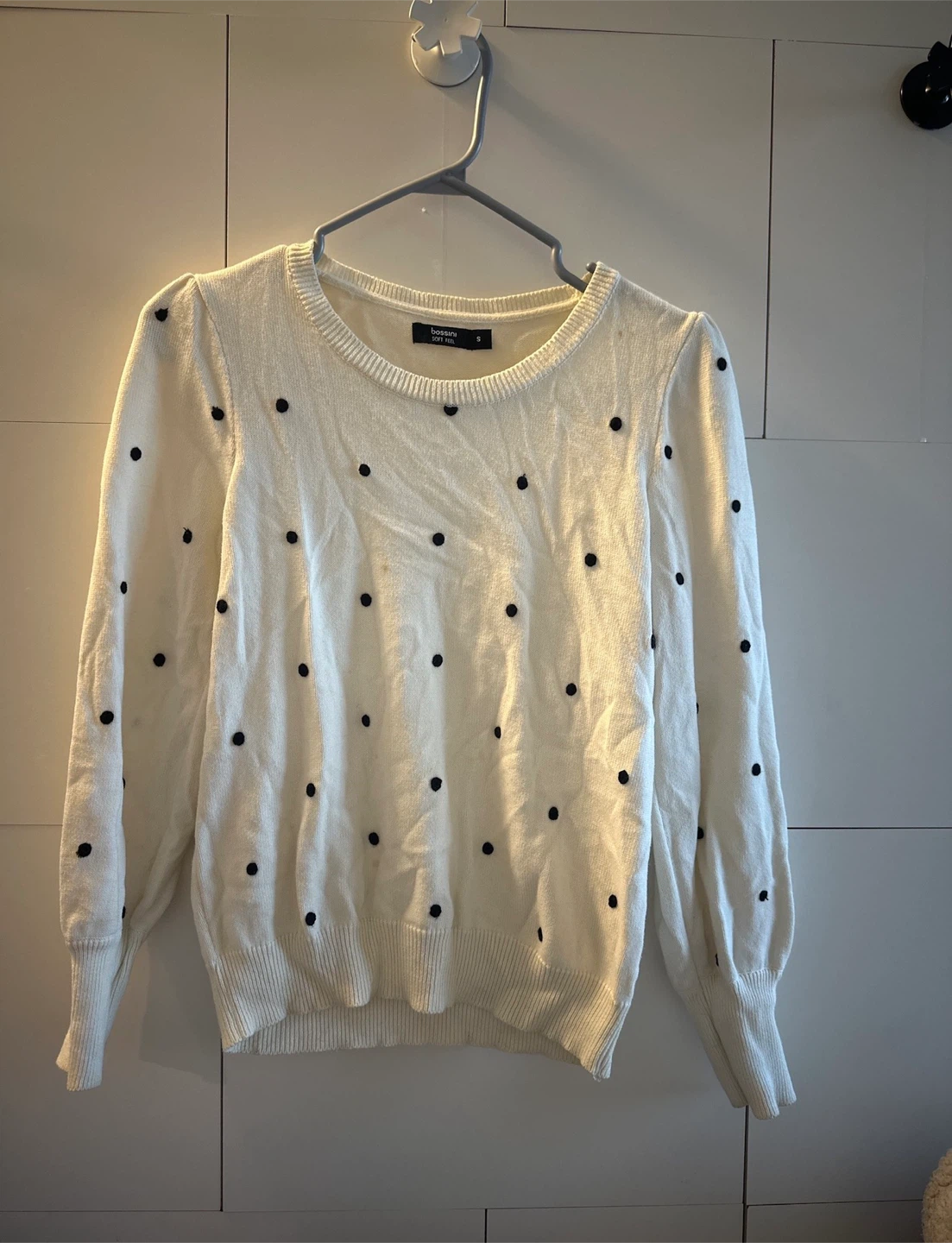 3 women  Sweater