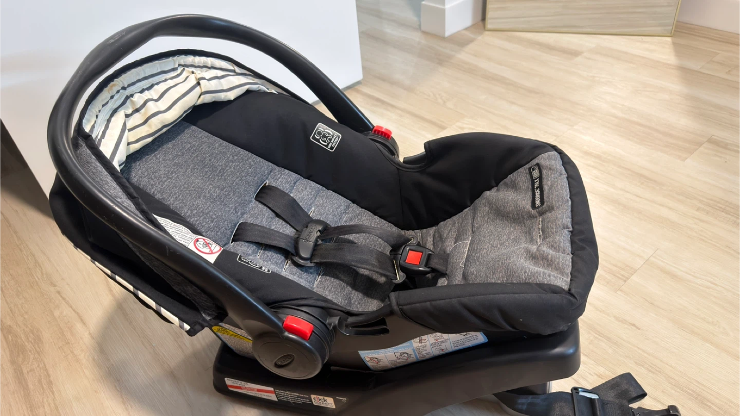 Graco Infant Car Seat with Latch Base - photo 2