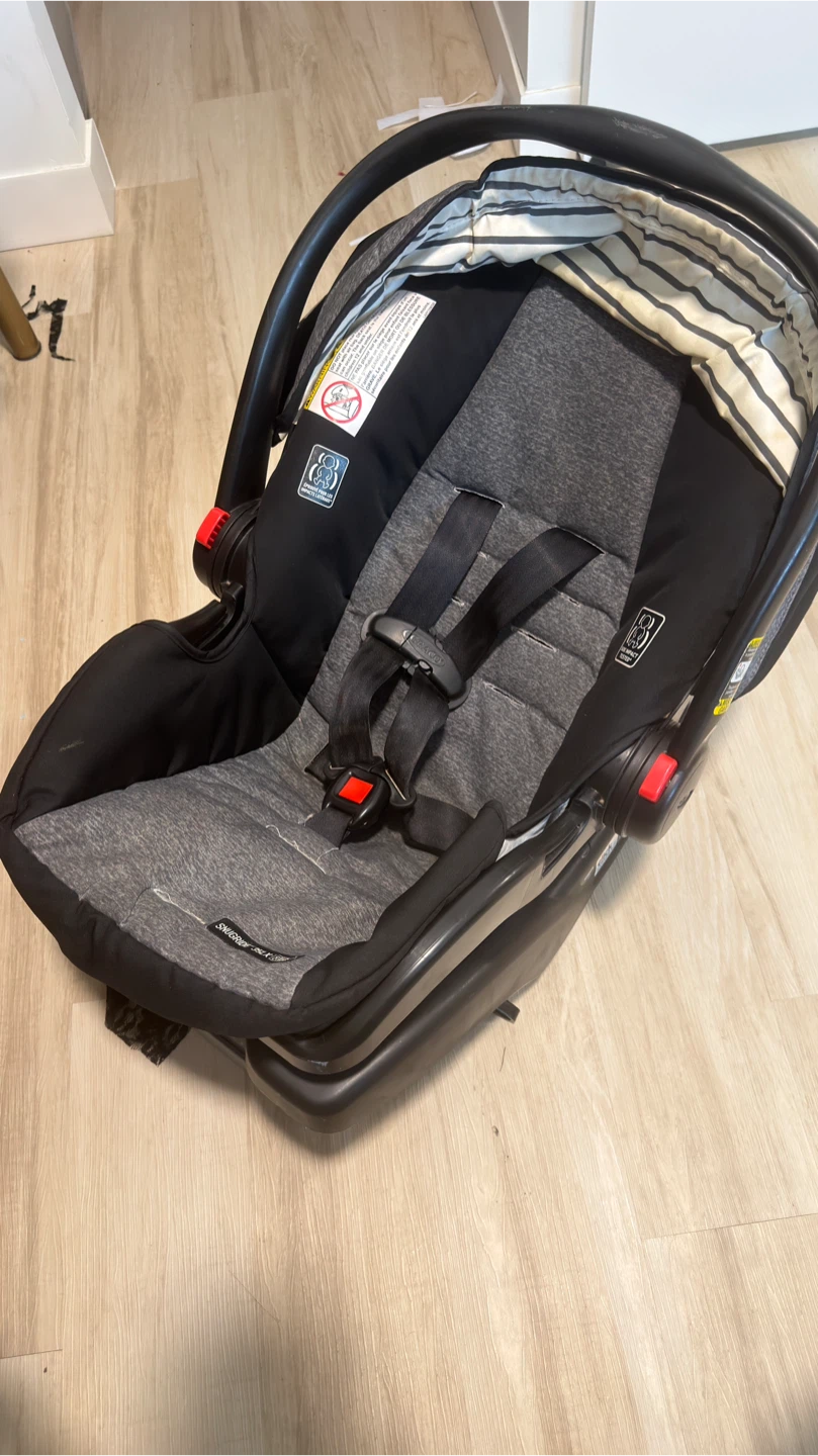 Graco Infant Car Seat with Latch Base - photo 4